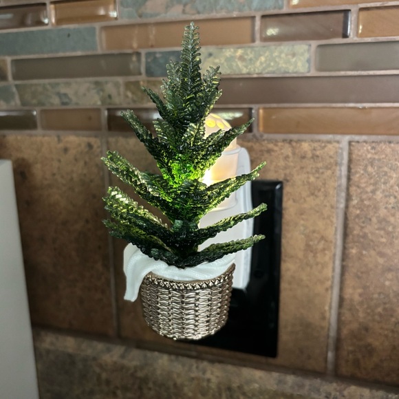 Lot of 6 Bath & Body Works Wallflower Plug In Holiday Christmas - Picture 5 of 11